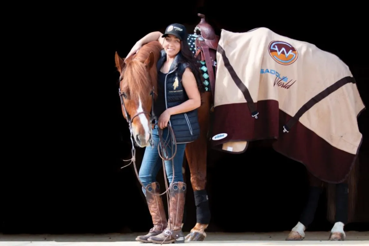 Porträt von Jasmin Shah, Westernreittrainer im SaddleWorld-Trainerprogramm